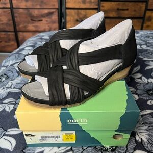 Earth Women’s Ficus Gemini Slip On Black Sandals